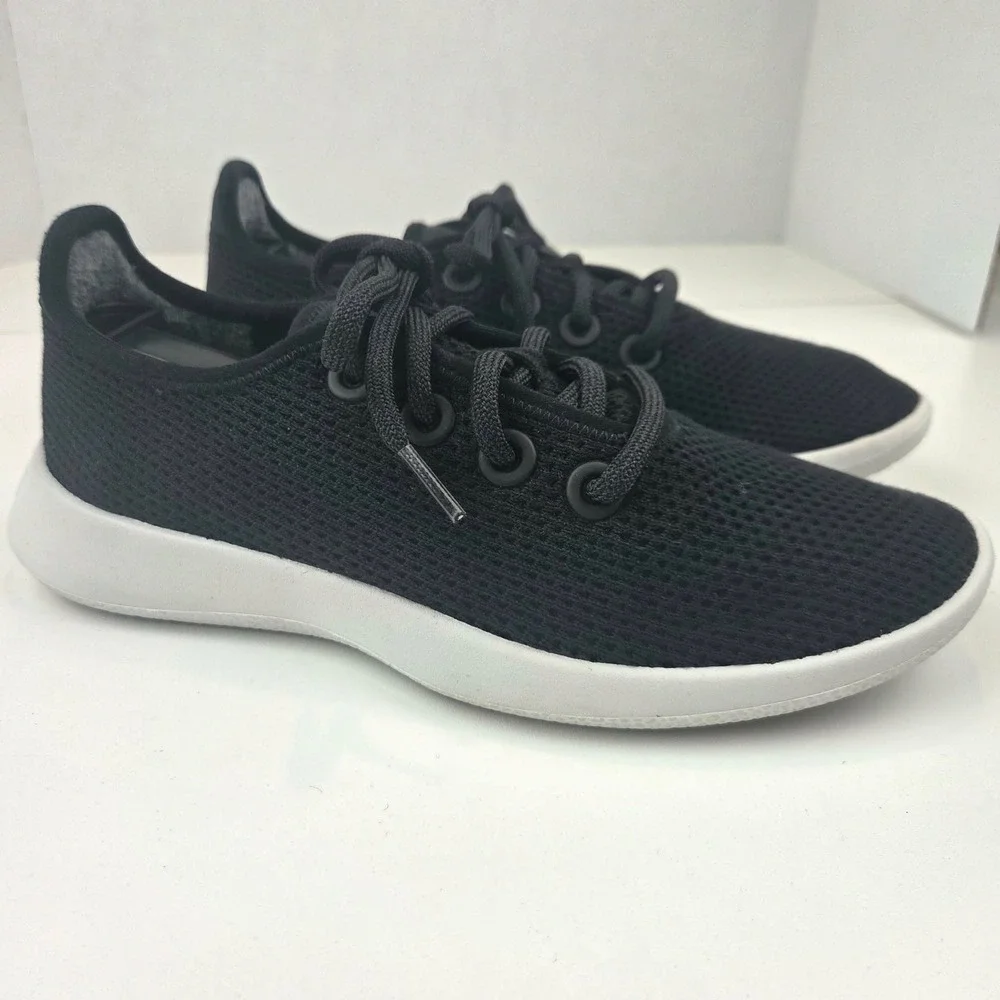 Allbirds Tree Runners Womens Size 7 Black White Lightweight Sustainable Sneakers